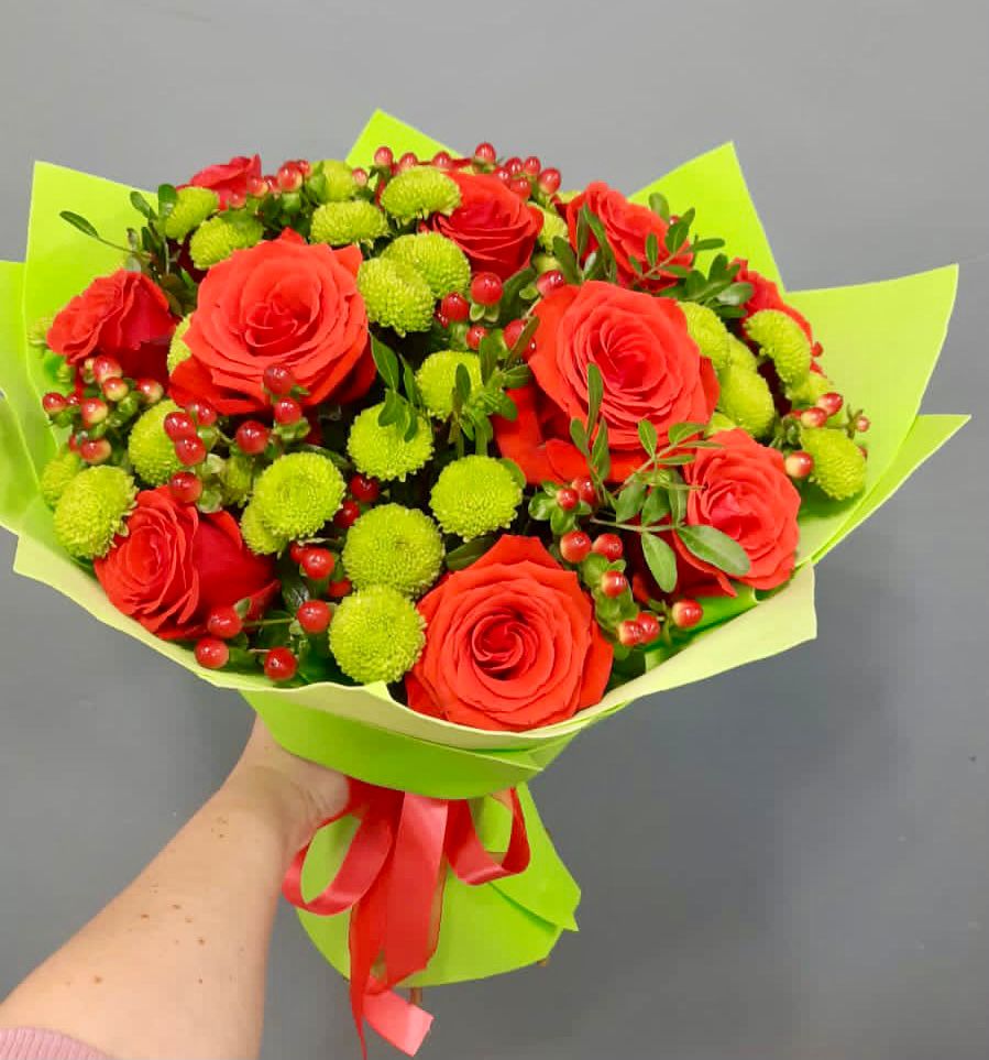 Букет цветов из: Хризантемы и Розы в Вельяминово