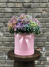 Цветочная композиция из Гипсофила и Розы в шляпной коробке в Вельяминово