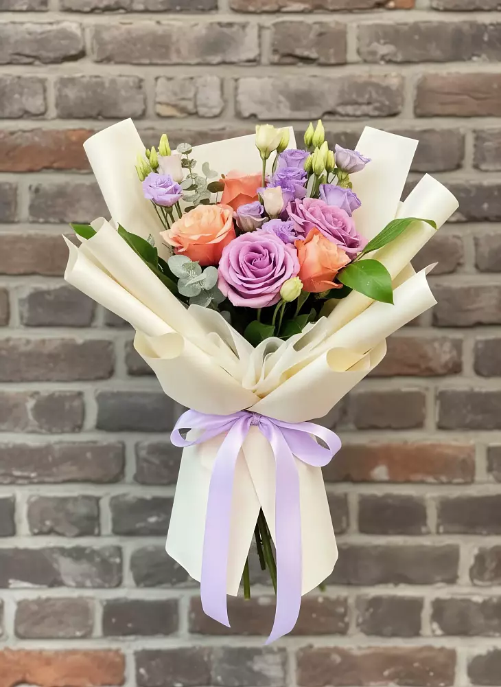 Букет цветов из: Лизиантусы и Розы в Вельяминово