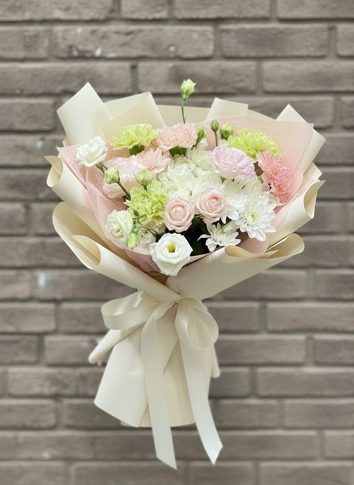 Букет цветов из: Гвоздики, Розы, Лизиантусы и Хризантемы в Вельяминово