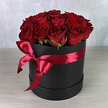 Цветочная композиция из Розы в шляпной коробке в Вельяминово
