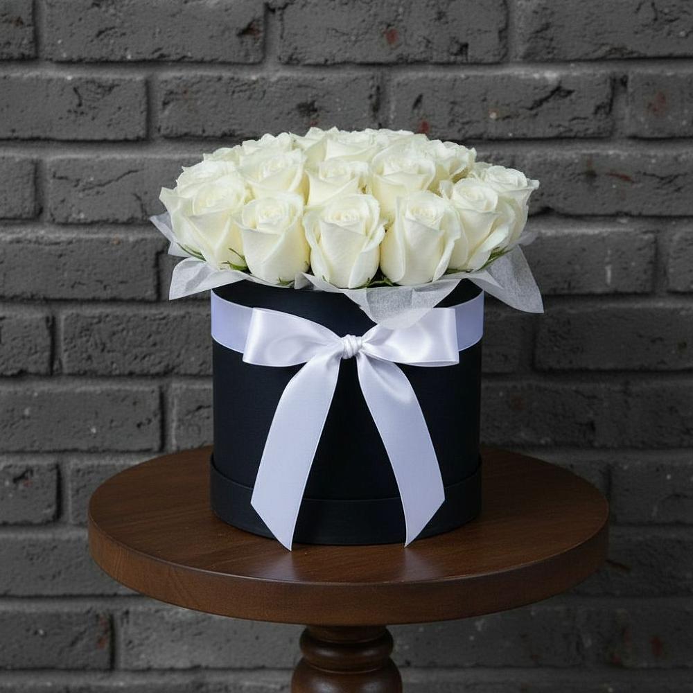 Цветочная композиция из Розы в шляпной коробке в Вельяминово