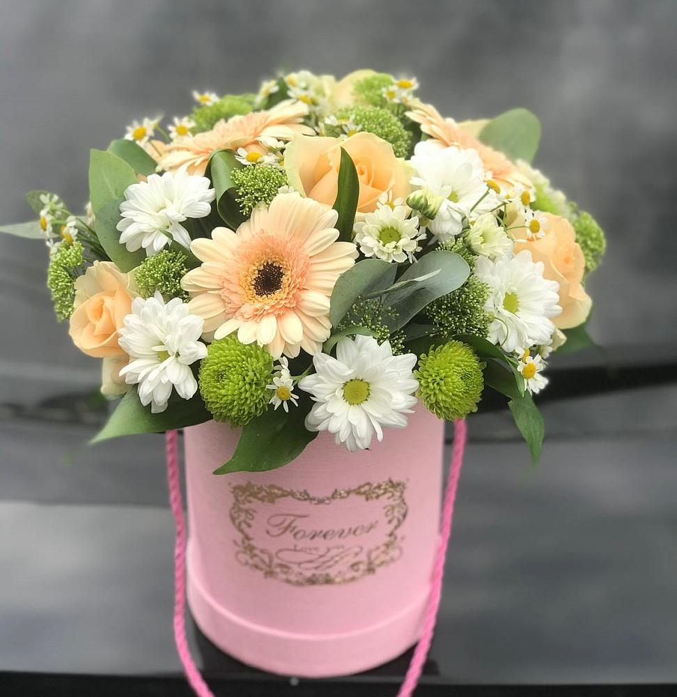 Цветочная композиция из Розы, Герберы и Хризантемы в шляпной коробке в Вельяминово